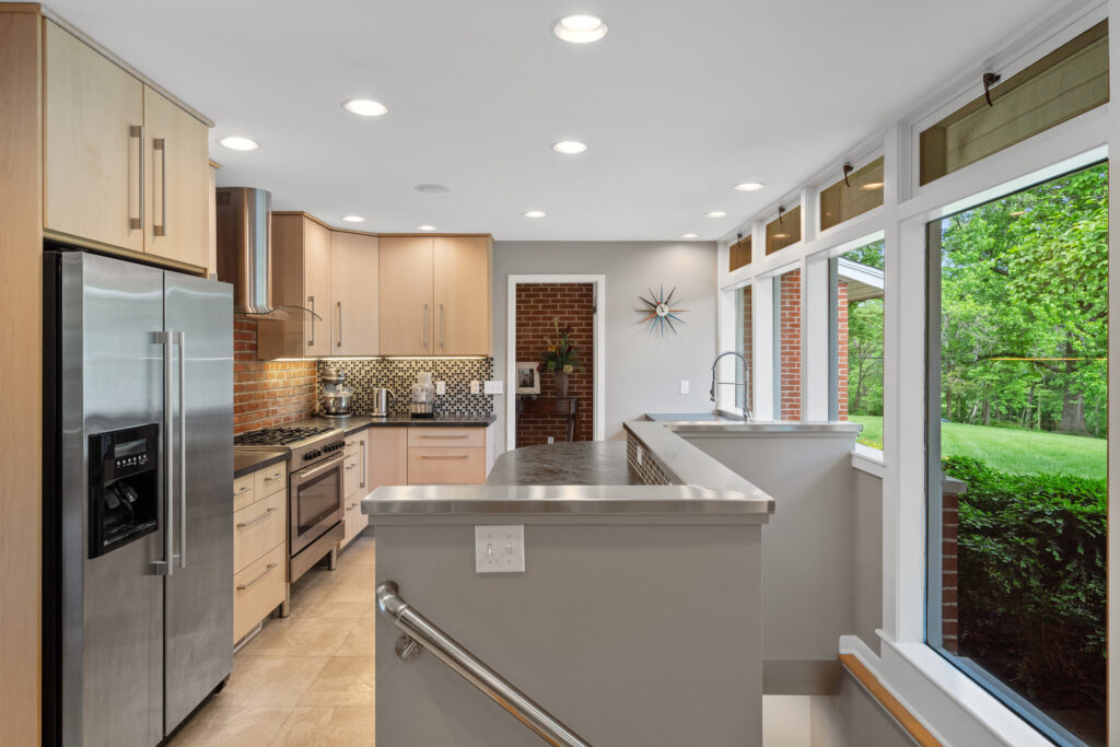 702 russell blvd 038