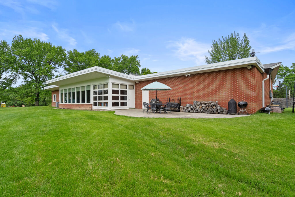 702 russell blvd 096